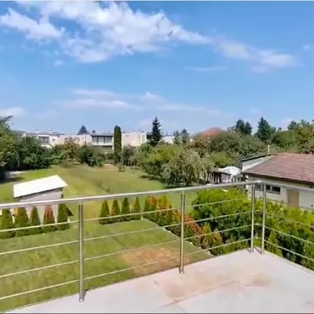 House With Garden Elisa